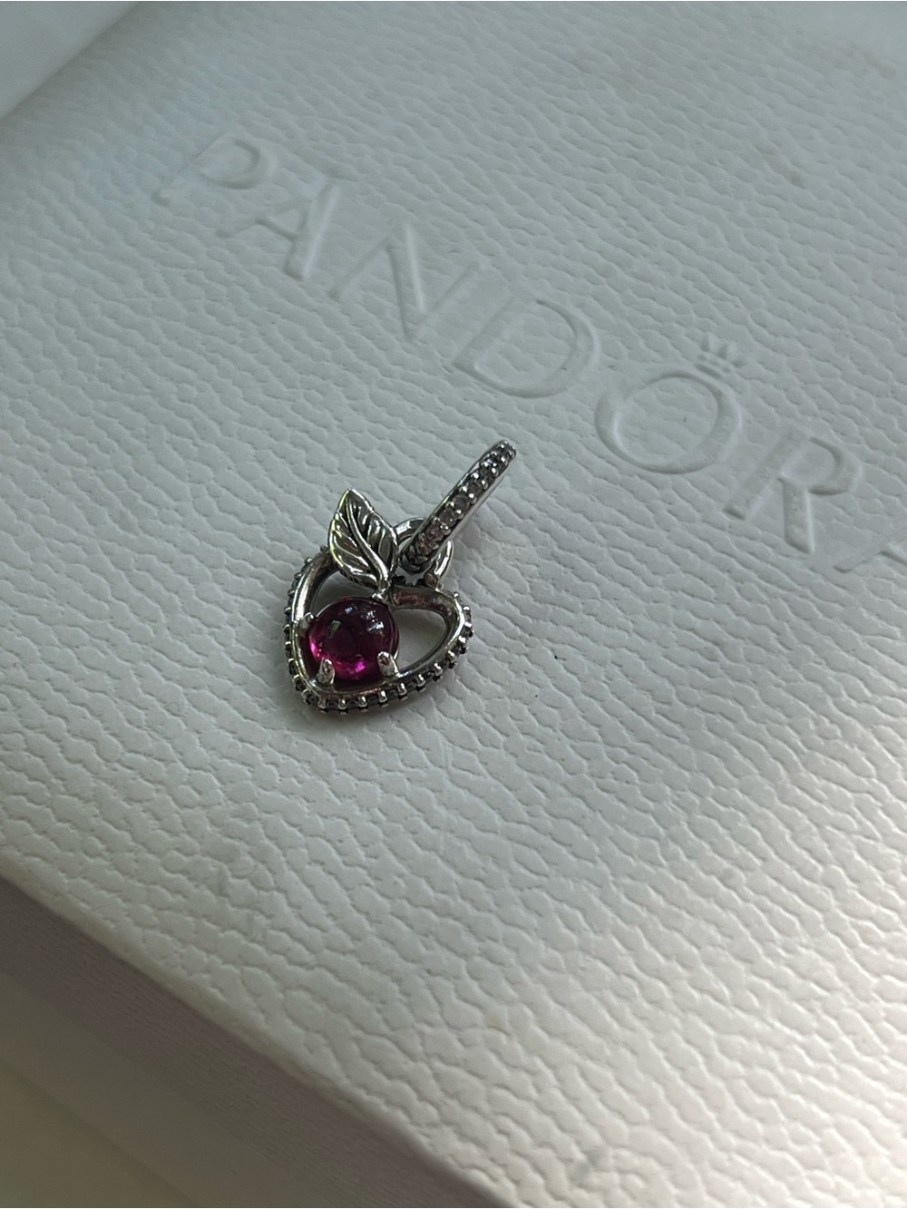 Pandora Snow White Pendant - Picture 2 of 6